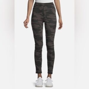 🆕 New with tags Sanctuary Camo Leggings